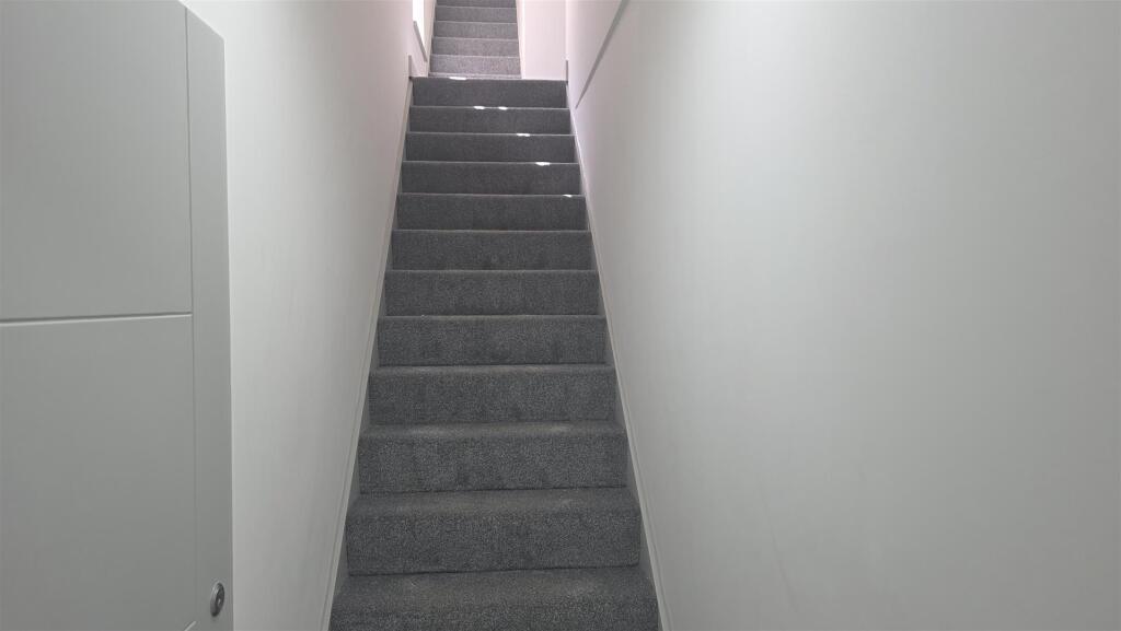 2 bed 1st Floor Flat for rent in Southall. From Parkfields Estates - Southfield