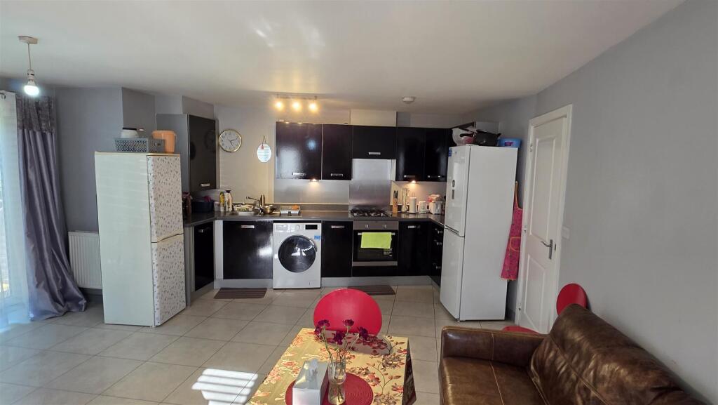 2 bed Apartment for rent in Hayes. From Parkfields Estates - Southfield