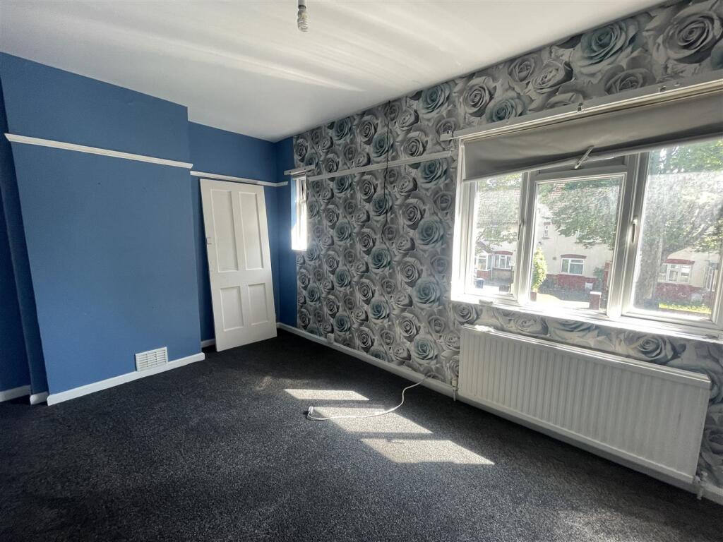 3 bed Mid Terraced House for rent in Southall. From Parkfields Estates - Southfield
