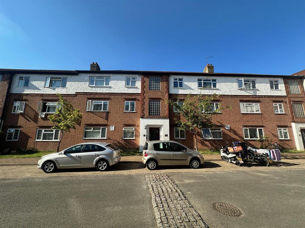 2 bed Apartment for rent in Southall. From Parkfields Estates - Southfield