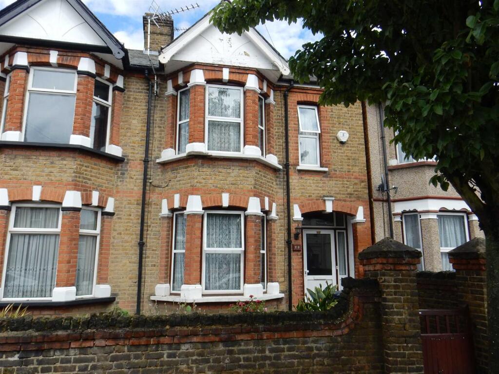 3 bed End of Terrace for rent in Southall. From Parkfields Estates - Southfield