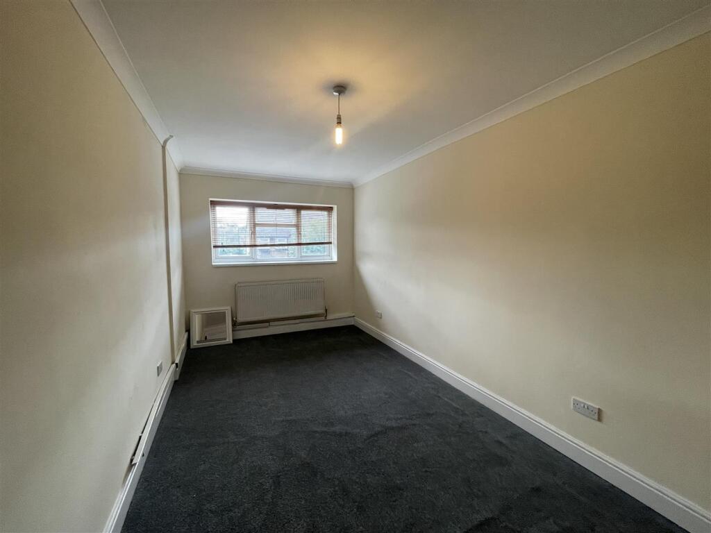 2 bed Apartment for rent in Southall. From Parkfields Estates - Southfield