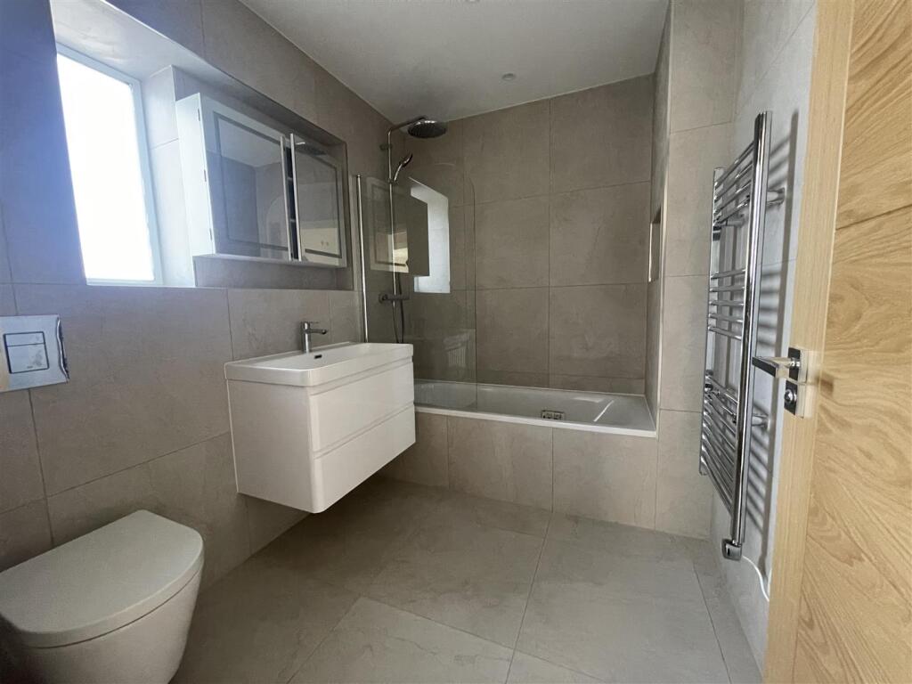 2 bed Apartment for rent in Southall. From Parkfields Estates - Southfield
