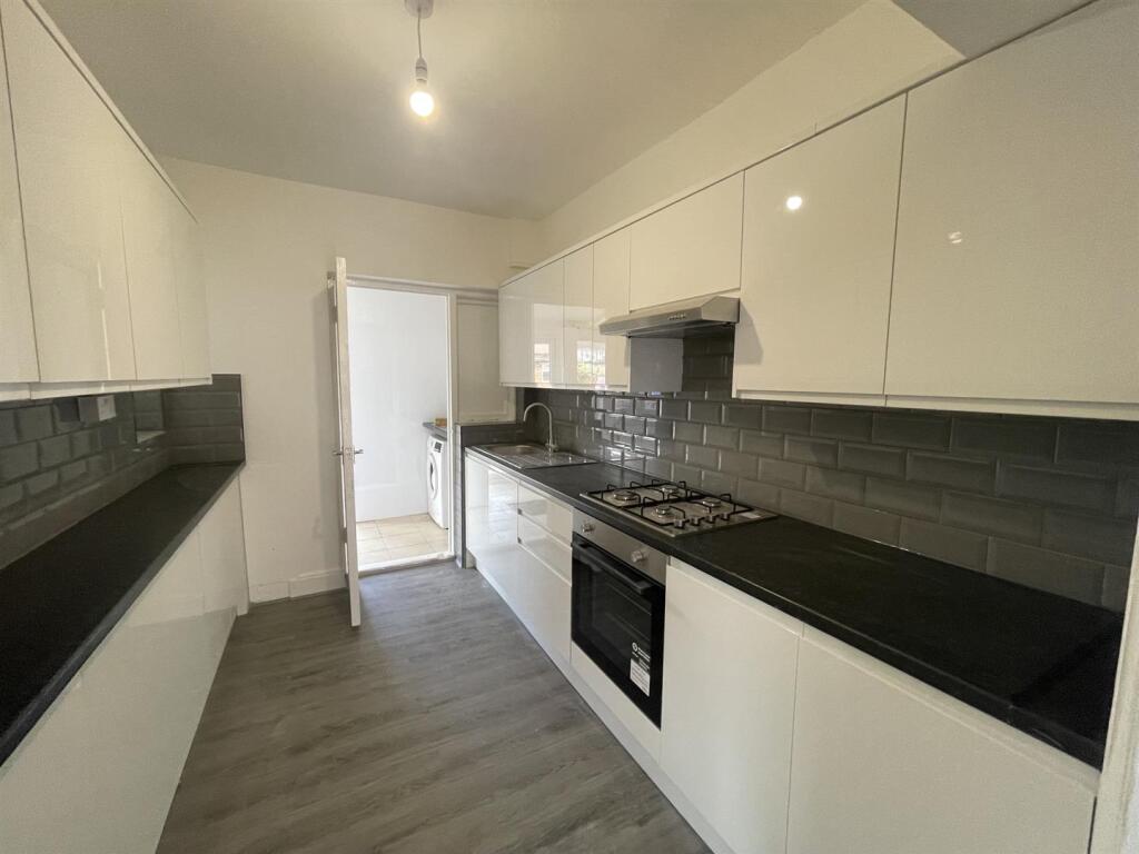 3 bed Mid Terraced House for rent in Southall. From Parkfields Estates - Southfield