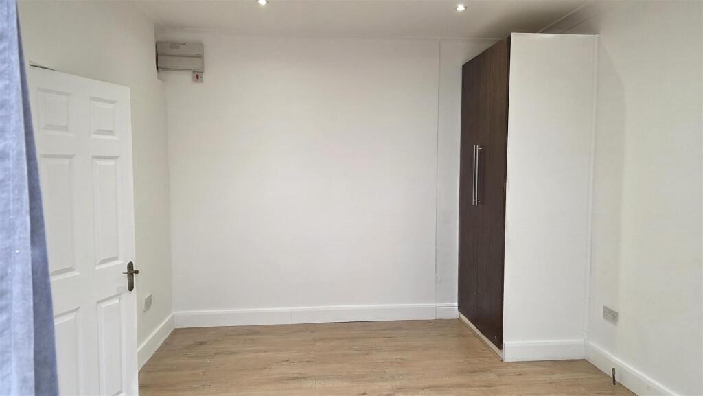 1 bed 1st Floor Flat for rent in Southall. From Parkfields Estates - Southfield 1 bed 1st Floor Flat for rent in Southall. From Parkfields Estates - Southfield