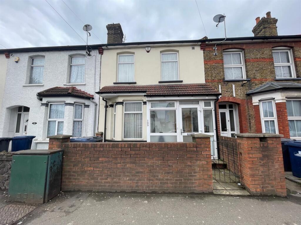3 bed Mid Terraced House for rent in Southall. From Parkfields Estates - Southfield