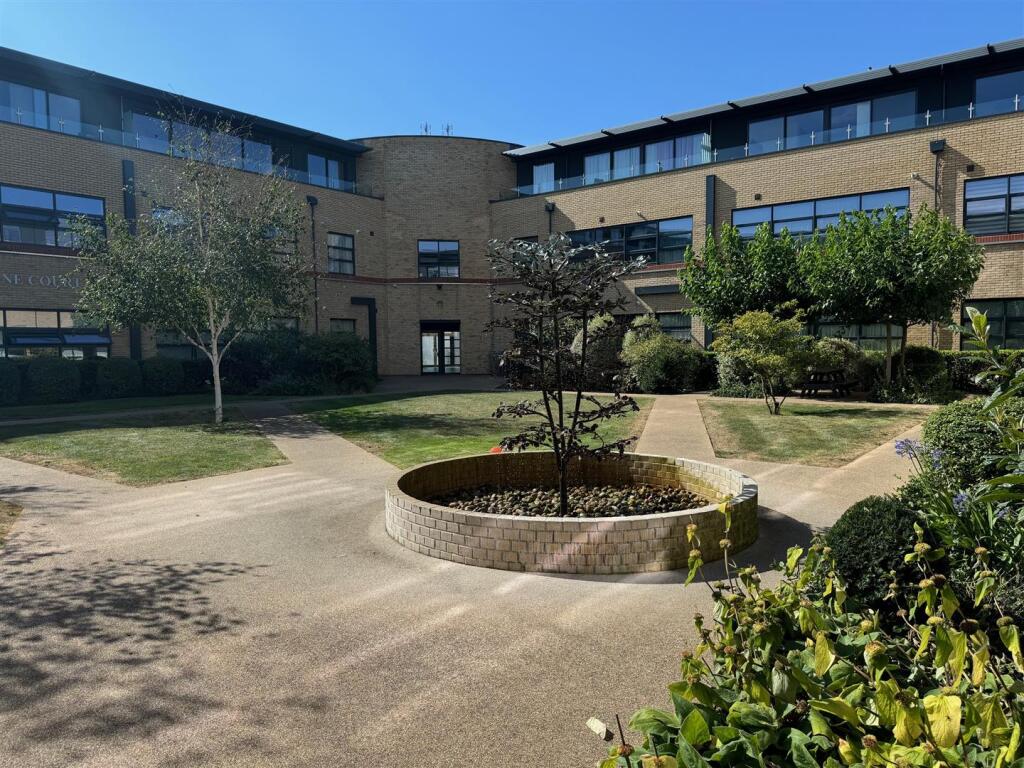 1 bed Apartment for rent in Colnbrook. From Parkfields Estates - Southfield