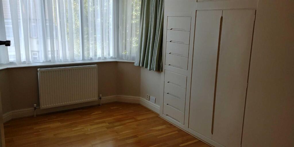 3 bed Mid Terraced House for rent in Southall. From Parkfields Estates - Southfield