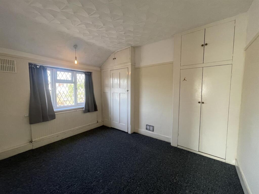 3 bed End of Terrace for rent in Southall. From Parkfields Estates - Southfield