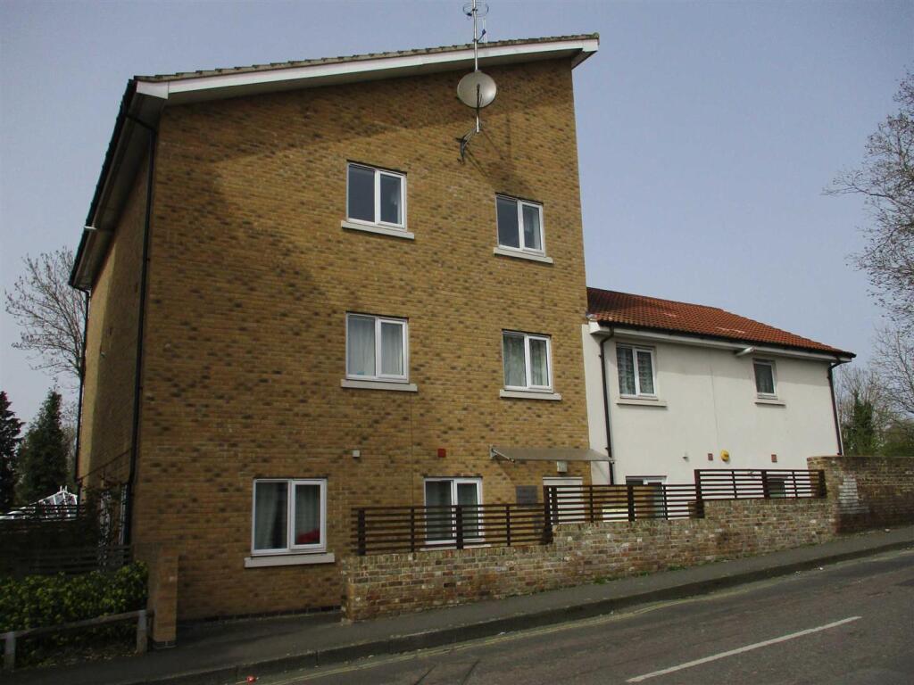 2 bed Apartment for rent in Hayes. From Parkfields Estates - Southfield