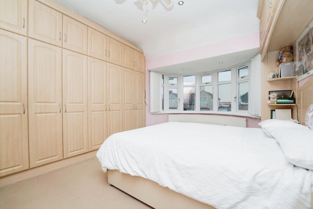 5 bed Detached for rent in Hayes. From Parkfields Estates - Southfield