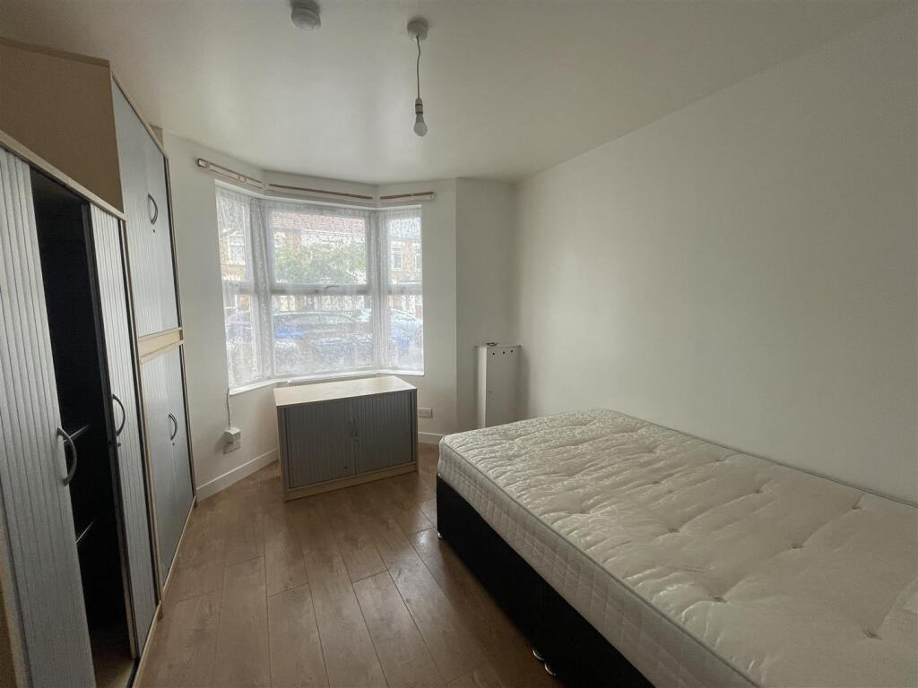 2 bed Apartment for rent in Southall. From Parkfields Estates - Southfield