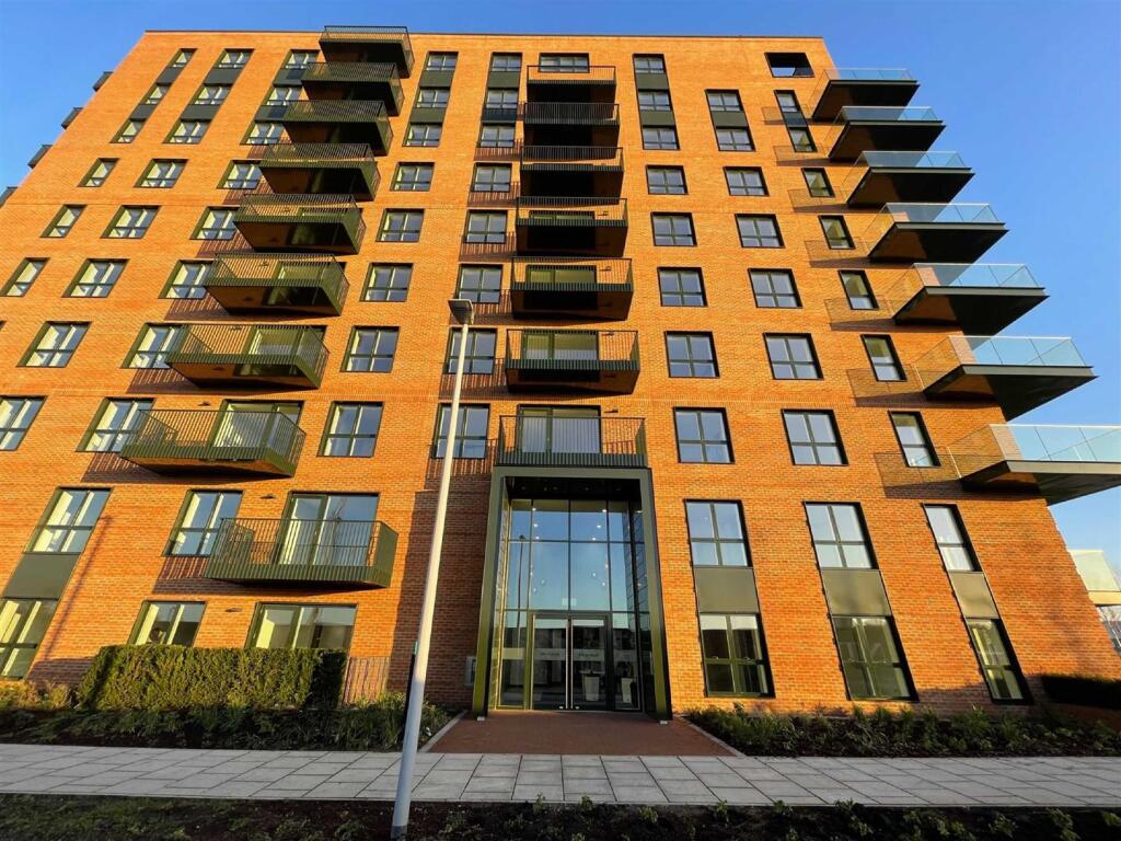 1 bed Apartment for rent in Southall. From Parkfields Estates - Southfield