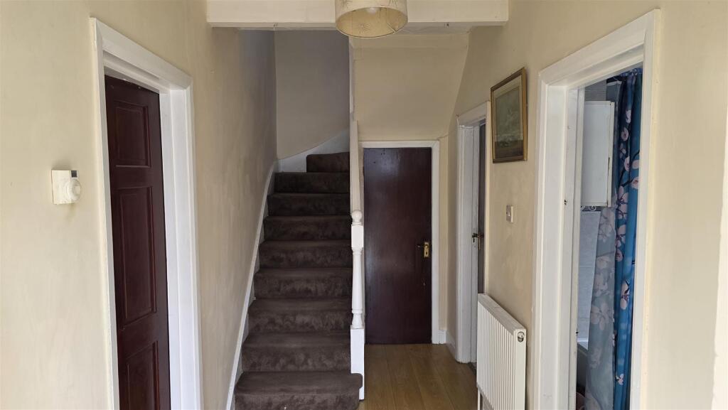 3 bed End of Terrace for rent in Southall. From Parkfields Estates - Southfield