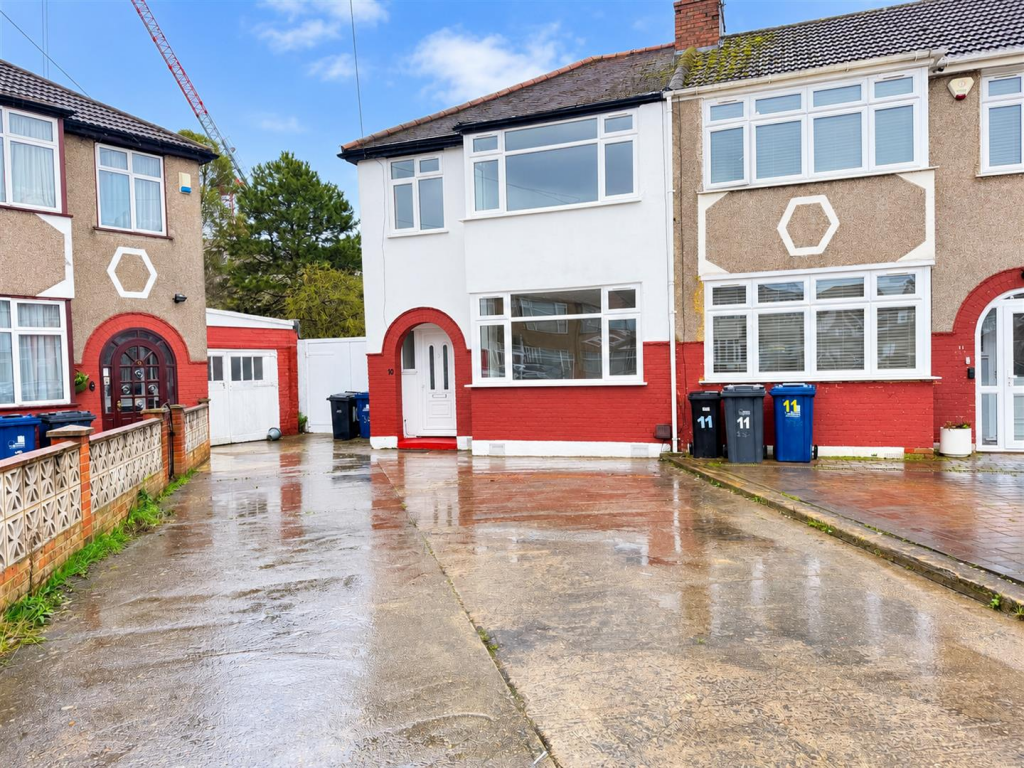3 bed End of Terrace for rent in Southall. From Parkfields Estates - Southfield