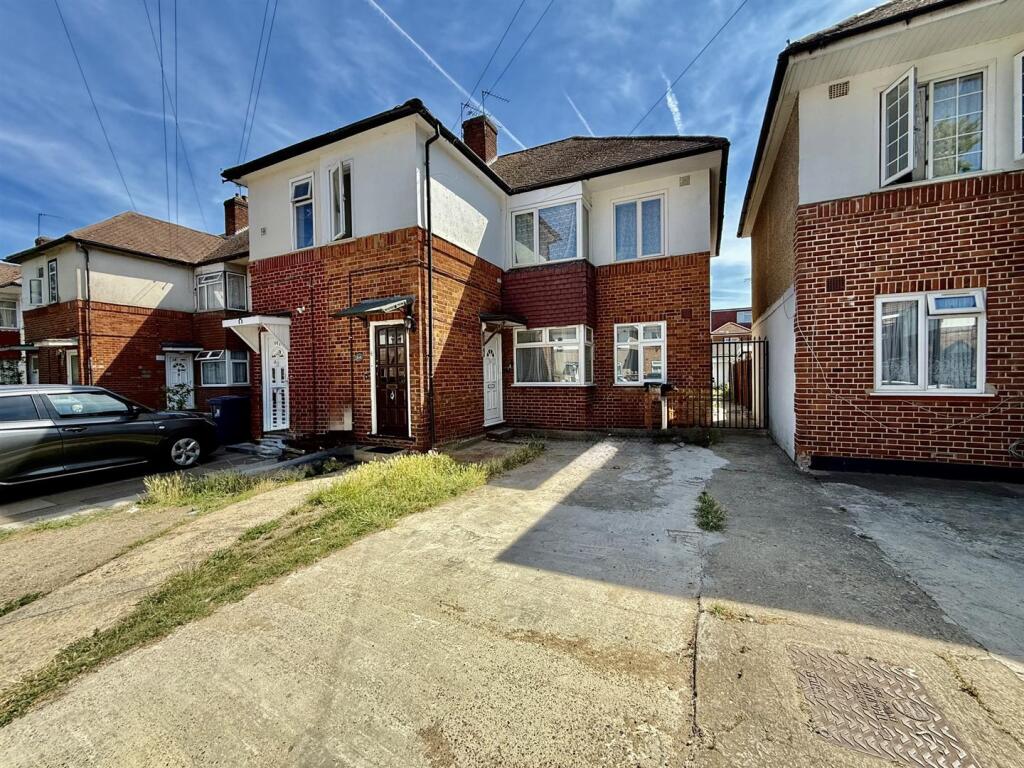 2 bed Annexe for rent in Southall. From Parkfields Estates - Southfield 2 bed Annexe for rent in Southall. From Parkfields Estates - Southfield