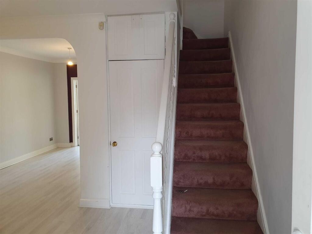 3 bed Mid Terraced House for rent in Southall. From Parkfields Estates - Southfield