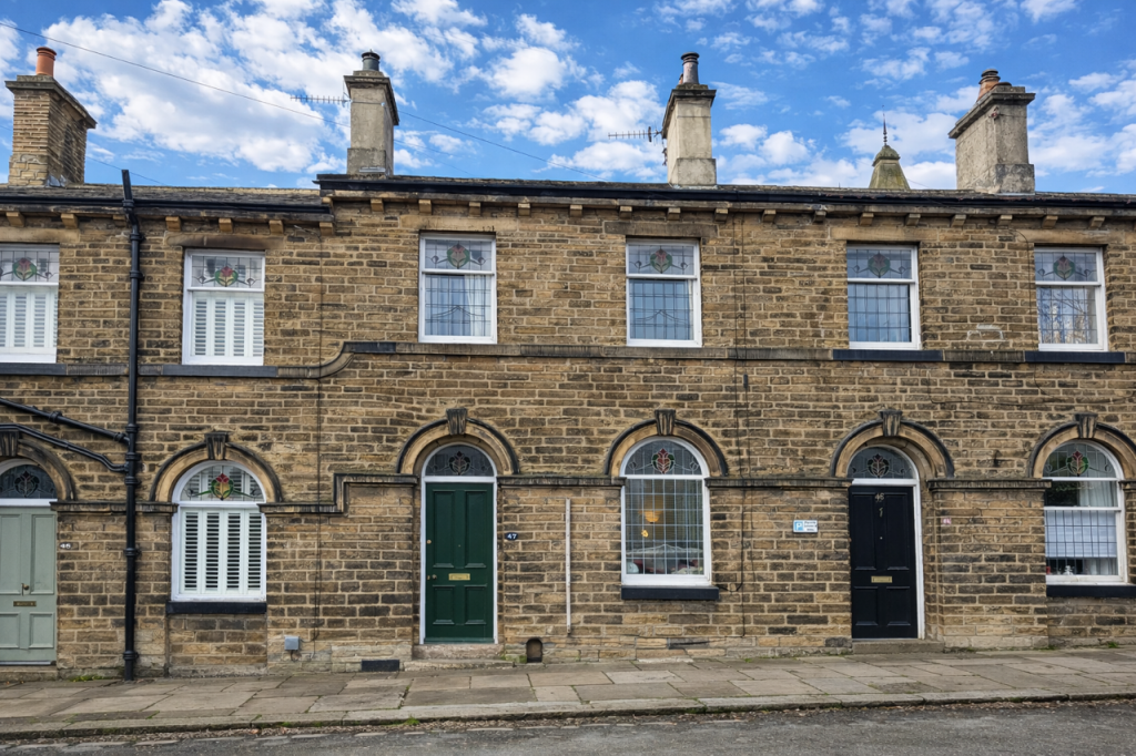 1 bed Mid Terraced House for rent in Shipley. From KM Maxfield Ltd - Saltaire
