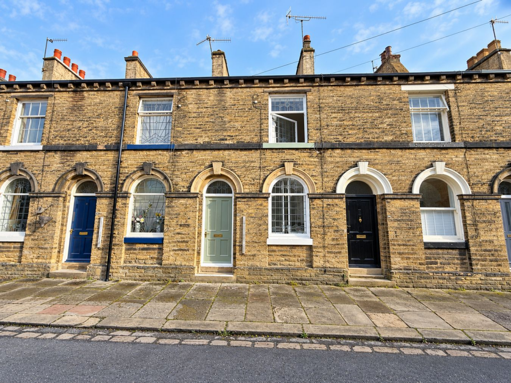 2 bed Mid Terraced House for rent in Shipley. From KM Maxfield Ltd - Saltaire