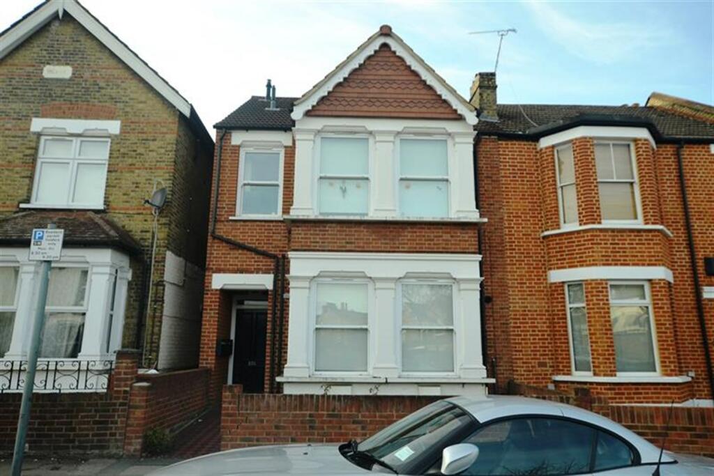 1 bed Apartment for rent in Wanstead. From Spencer Munson