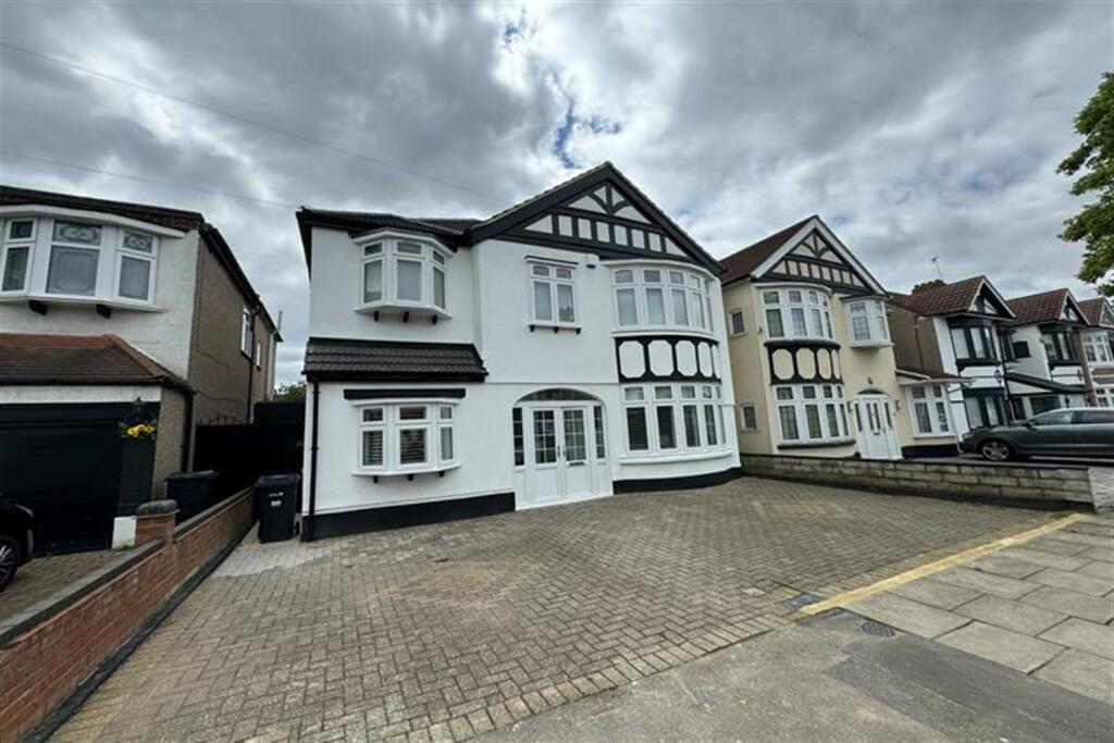 4 bed Semi-Detached House for rent in Ilford. From Spencer Munson