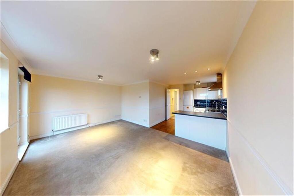 2 bed Apartment for rent in Woodford. From Spencer Munson Property Services - South Woodford