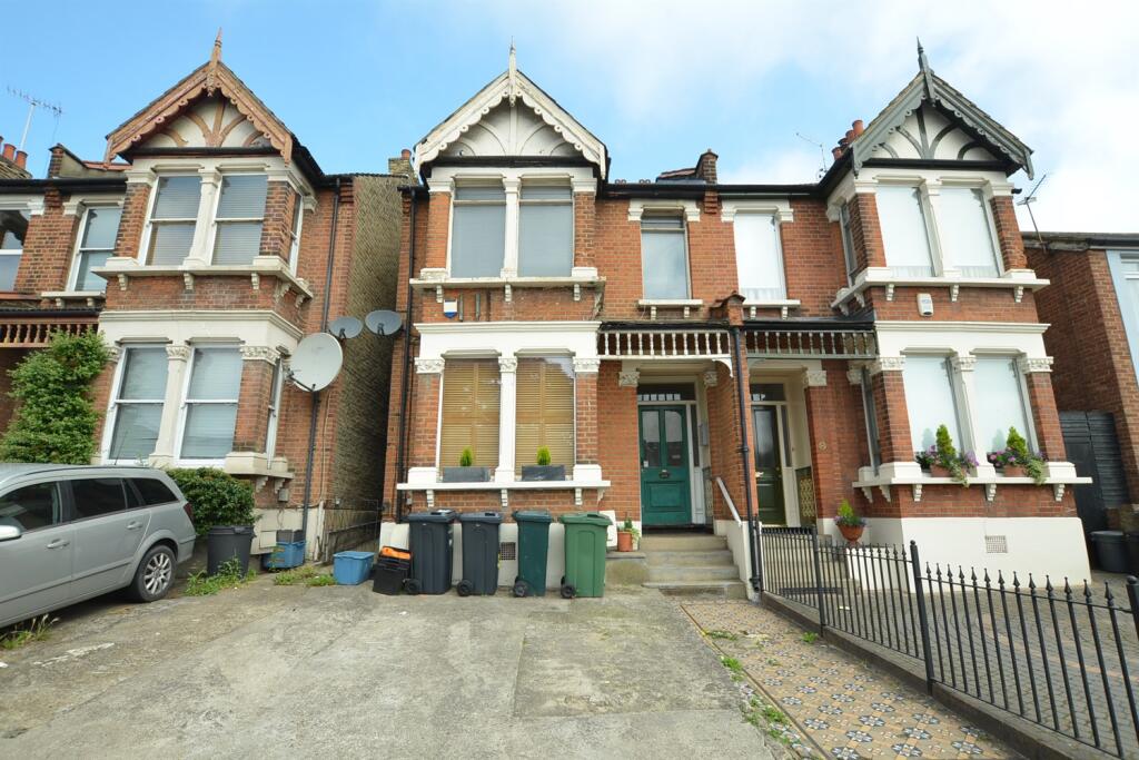 2 bed Apartment for rent in Wanstead. From Spencer Munson Property Services - South Woodford