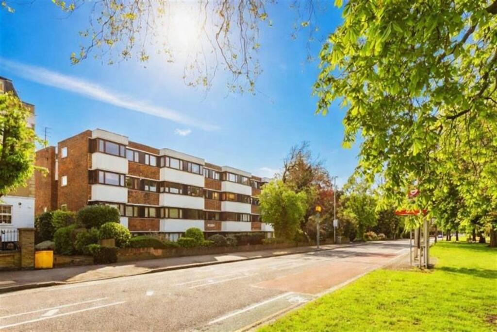 2 bed Apartment for rent in Wanstead. From Spencer Munson Property Services - South Woodford