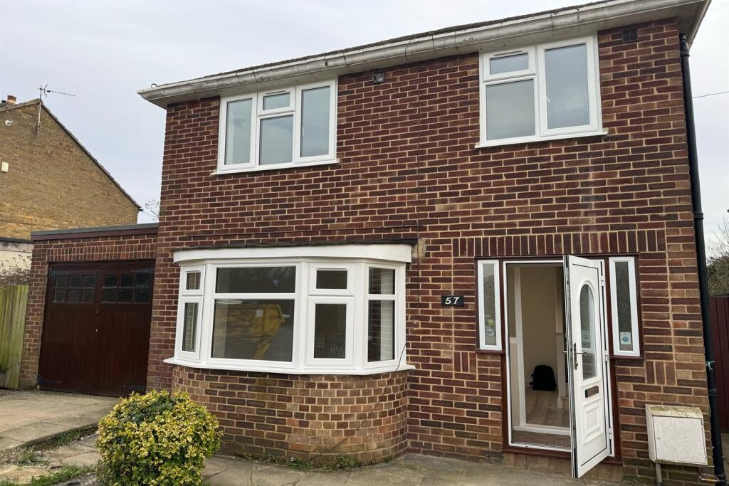 3 bed Detached for rent in Ilford. From Spencer Munson Property Services - South Woodford