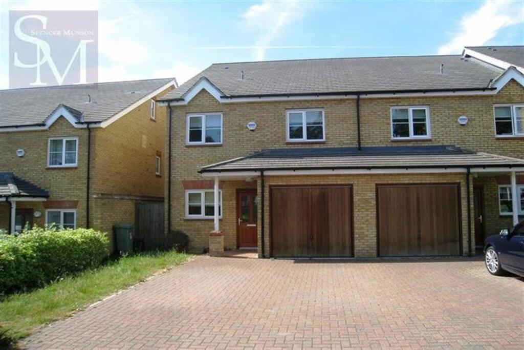 4 bed End of Terrace for rent in Woodford. From Spencer Munson Property Services - South Woodford