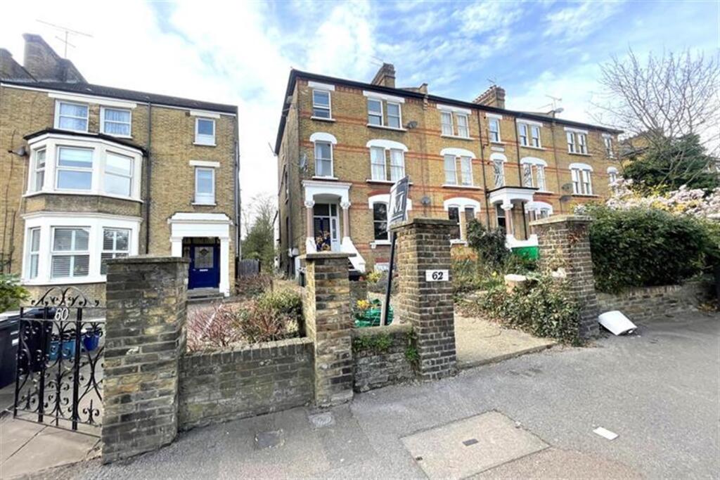 1 bed Apartment for rent in Wanstead. From Spencer Munson Property Services - South Woodford