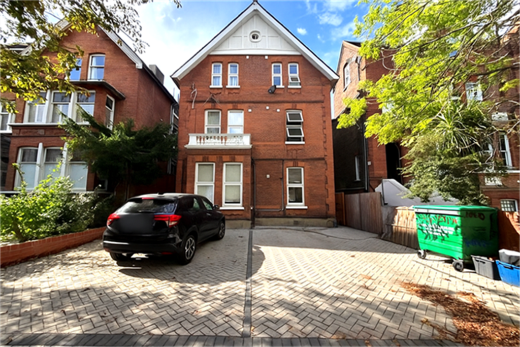 4 bed Apartment for rent in Wanstead. From Spencer Munson Property Services - South Woodford
