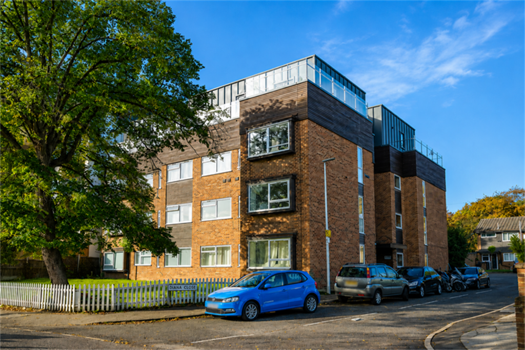 2 bed Apartment for rent in Woodford. From Spencer Munson Property Services - South Woodford 2 bed Apartment for rent in Woodford. From Spencer Munson Property Services - South Woodford
