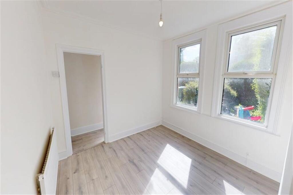 2 bed Apartment for rent in Walthamstow. From Spencer Munson Property Services - South Woodford