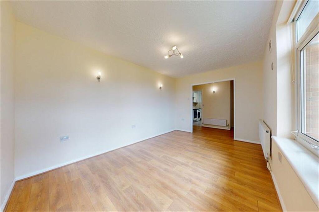2 bed Apartment for rent in Woodford. From Spencer Munson Property Services - South Woodford 2 bed Apartment for rent in Woodford. From Spencer Munson Property Services - South Woodford