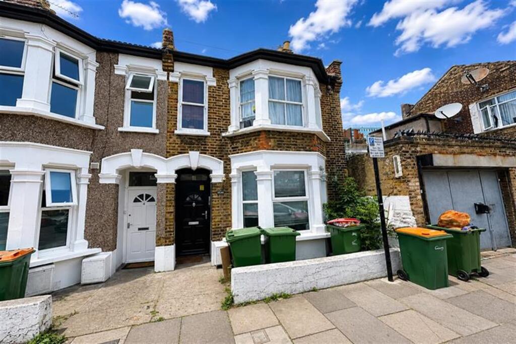 1 bed Apartment for rent in West Ham. From Spencer Munson Property Services - South Woodford