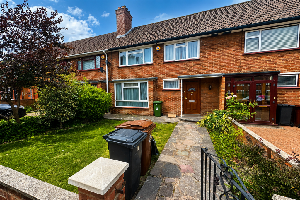 3 bed Mid Terraced House for rent in Barking. From Spencer Munson Property Services - South Woodford 3 bed Mid Terraced House for rent in Barking. From Spencer Munson Property Services - South Woodford