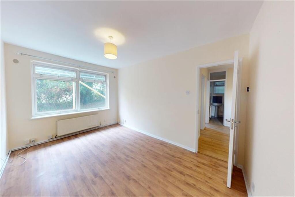 2 bed Apartment for rent in Woodford. From Spencer Munson Property Services - South Woodford