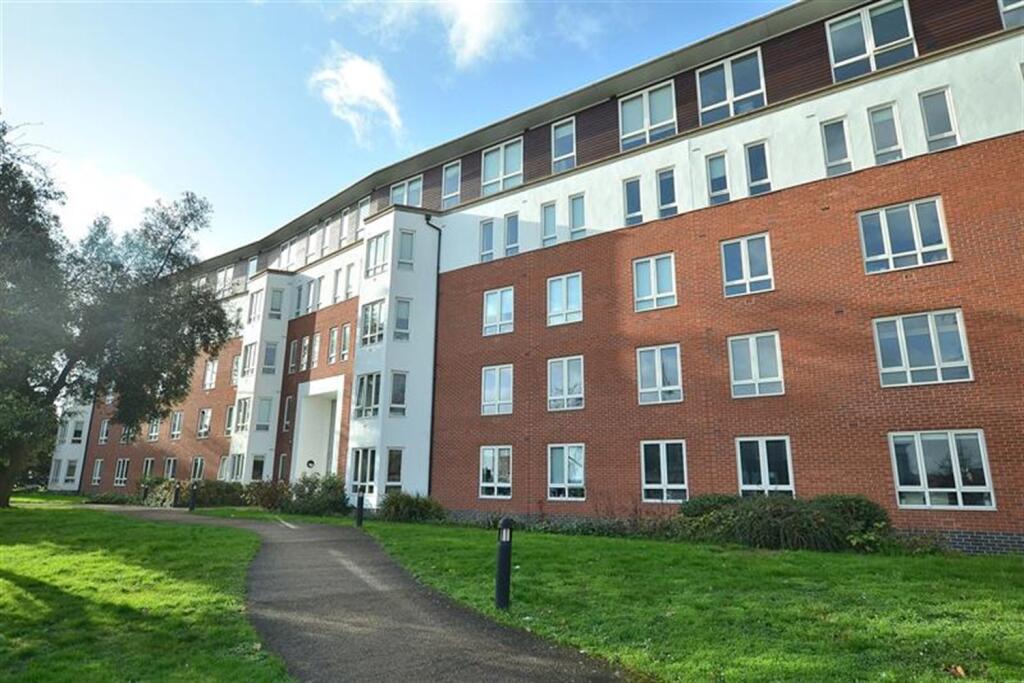 2 bed Apartment for rent in Woodford. From Spencer Munson Property Services - South Woodford