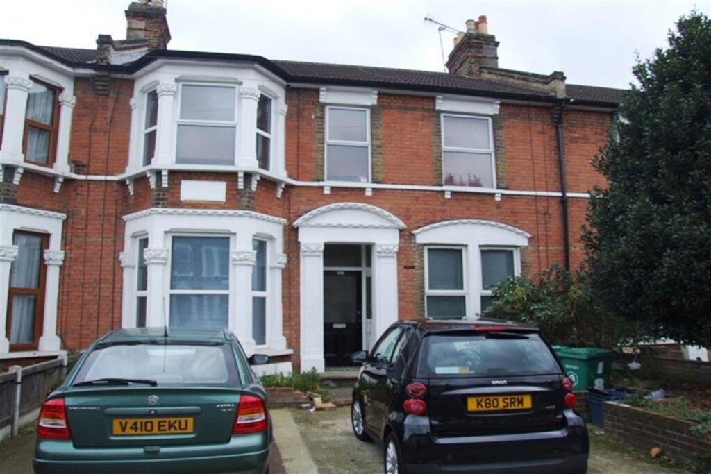 1 bed Apartment for rent in Ilford. From Spencer Munson Property Services - South Woodford