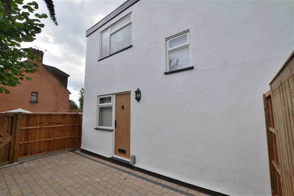 1 bed Semi-Detached House for rent in Loughton. From Spencer Munson