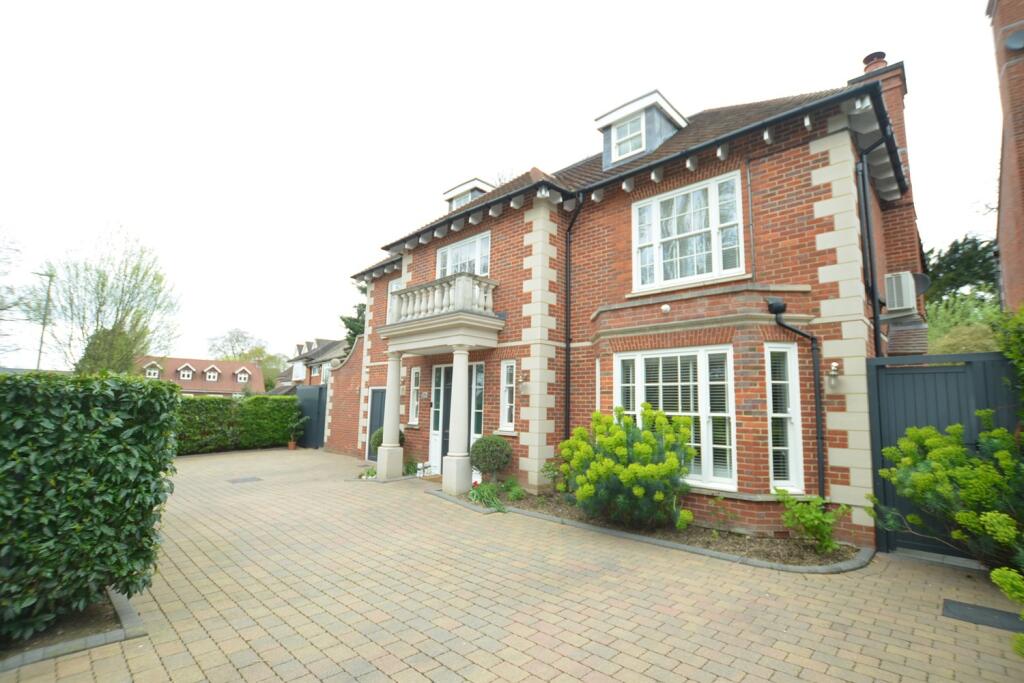 6 bed Detached House for rent in Chigwell. From Spencer Munson