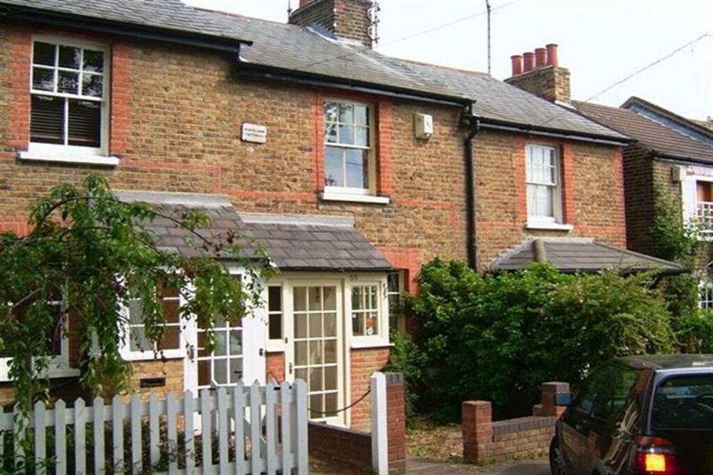 2 bed Mid Terraced House for rent in Chigwell. From Spencer Munson