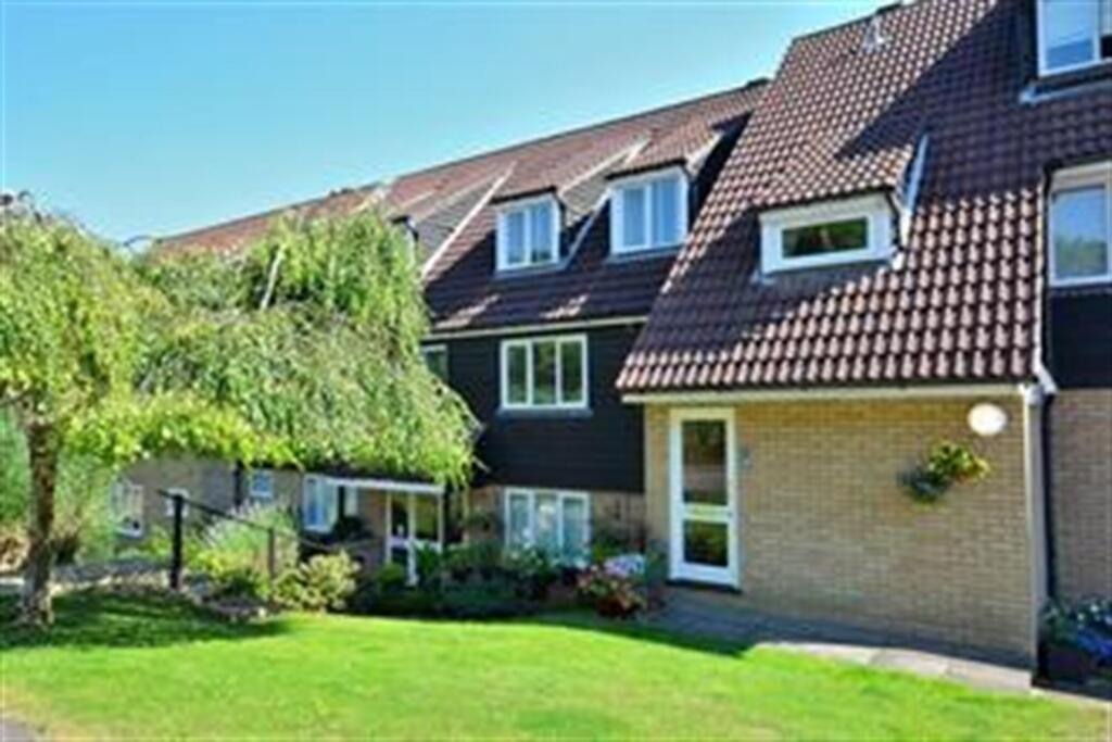1 bed Apartment for rent in Loughton. From Spencer Munson