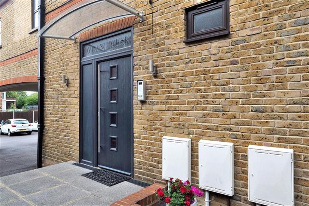 2 bed Apartment for rent in Epping. From Spencer Munson