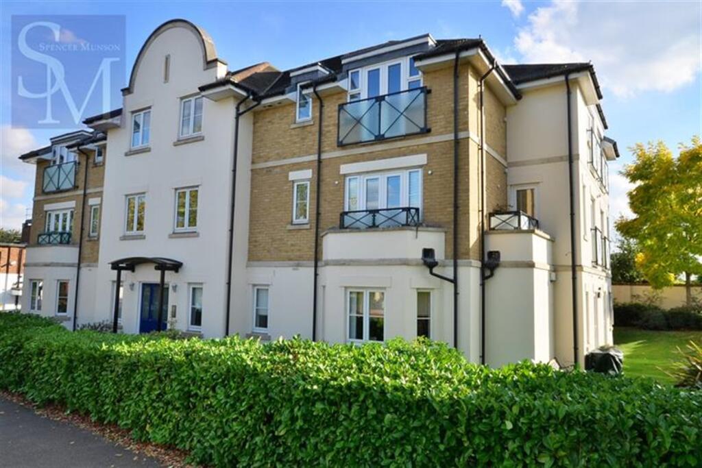 2 bed Apartment for rent in Chigwell. From Spencer Munson