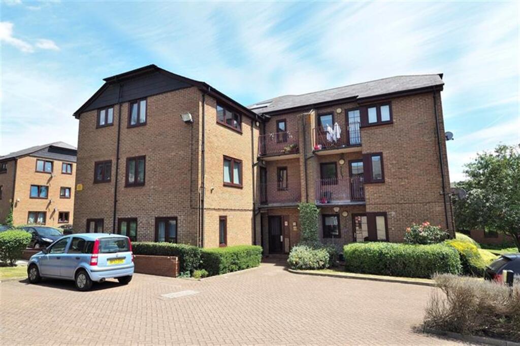 2 bed Apartment for rent in Chigwell. From Spencer Munson