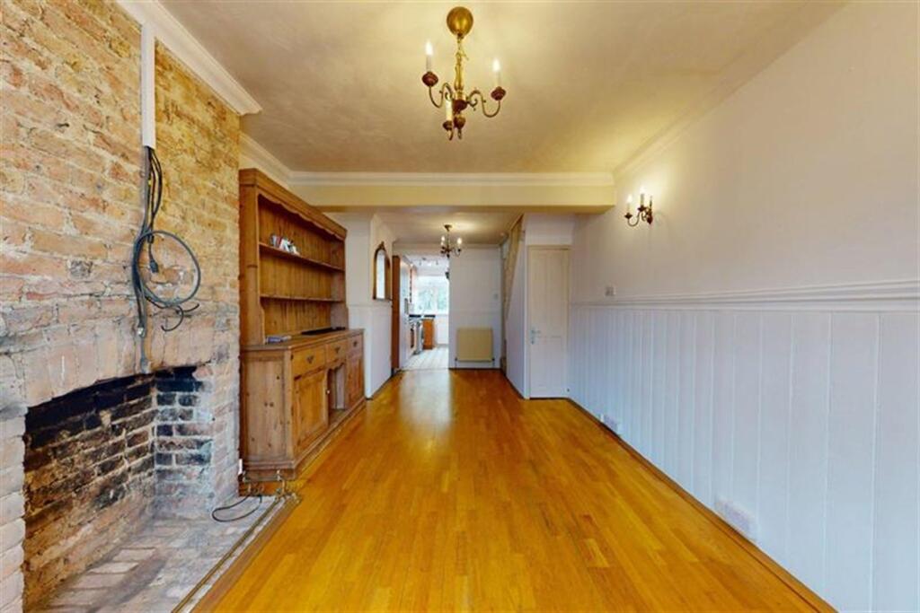 2 bed Mid Terraced House for rent in Chigwell. From Spencer Munson