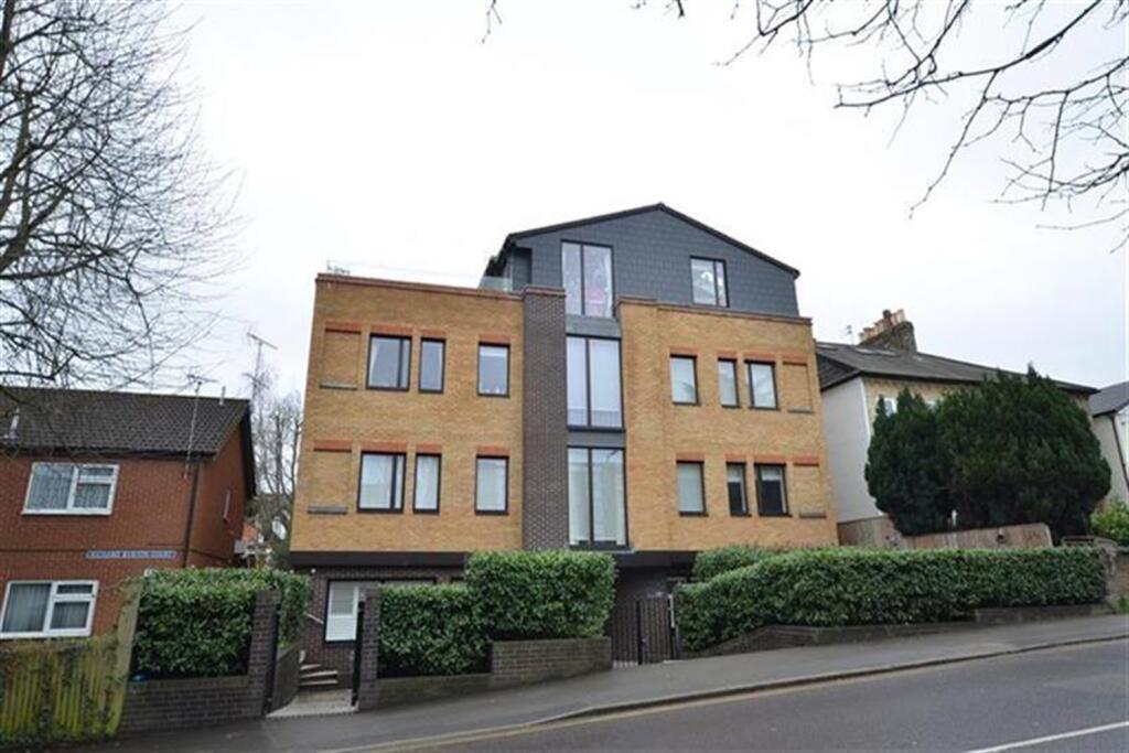 2 bed Apartment for rent in Chigwell. From Spencer Munson