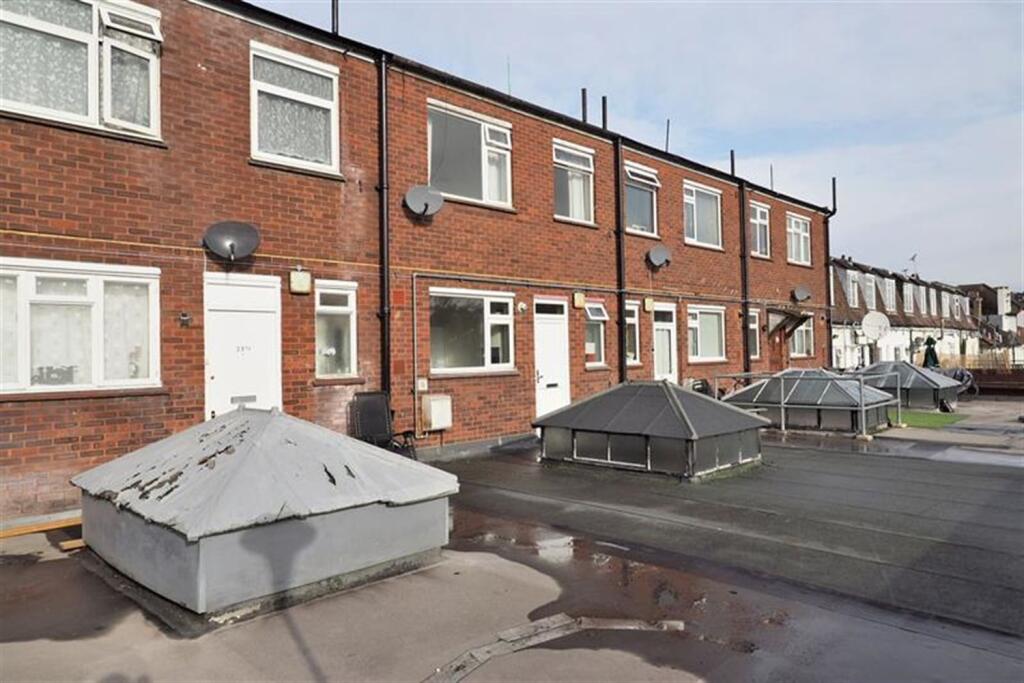 3 bed Apartment for rent in Loughton. From Spencer Munson